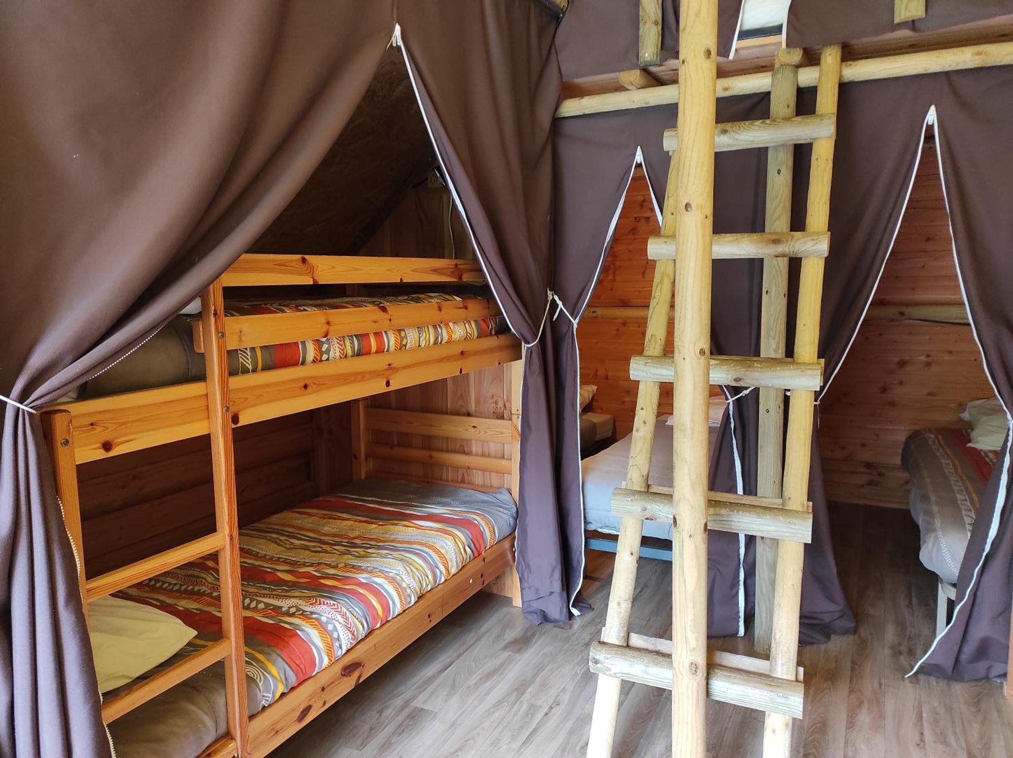 Camping Le Rouge Gorge **** 10' Puy Du Fou Сен-Лоран-сюр-Севр Екстер'єр фото